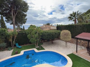 Casa amb piscina en venda a Urbanizaciones