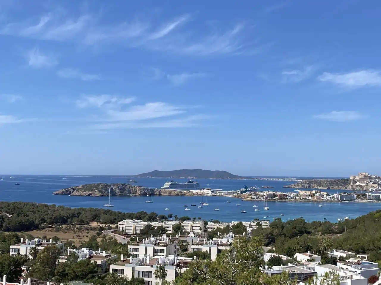 Vista exterior de Casa o chalet de alquiler en Santa Eulària des Riu con Aire acondicionado, Terraza y Piscina