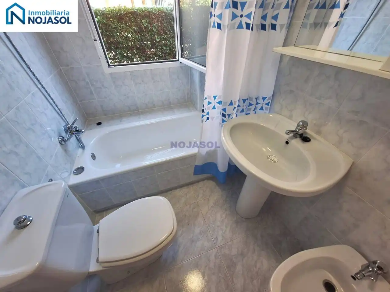 Bany de Apartament de lloguer en Noja amb Calefacció, Jardí privat i Terrassa