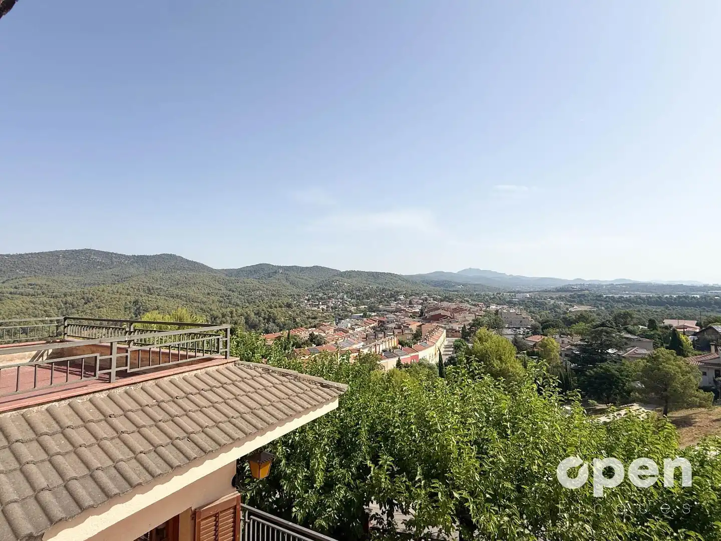 Vista exterior de Casa adosada en venda en Viladecavalls amb Calefacció, Terrassa i Traster