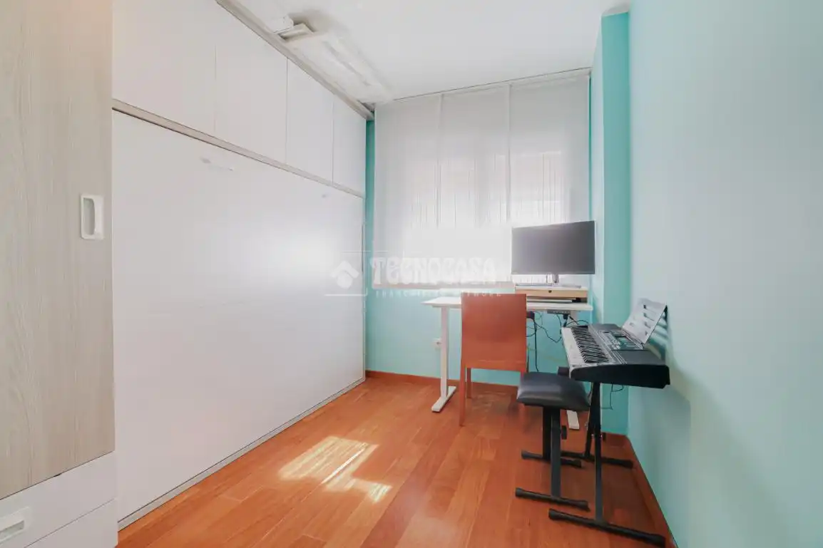 Habitación de Piso en venta en L'Hospitalet de Llobregat con Aire acondicionado, Calefacción y Balcón