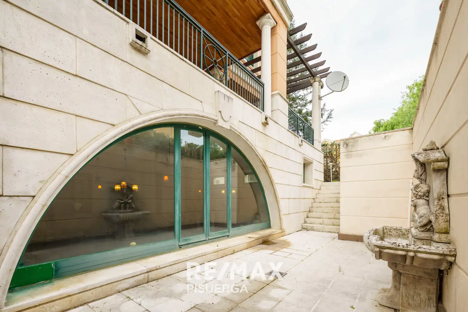 Vista exterior de Casa o xalet en venda en Valladolid amb Calefacció, Jardí privat i Terrassa