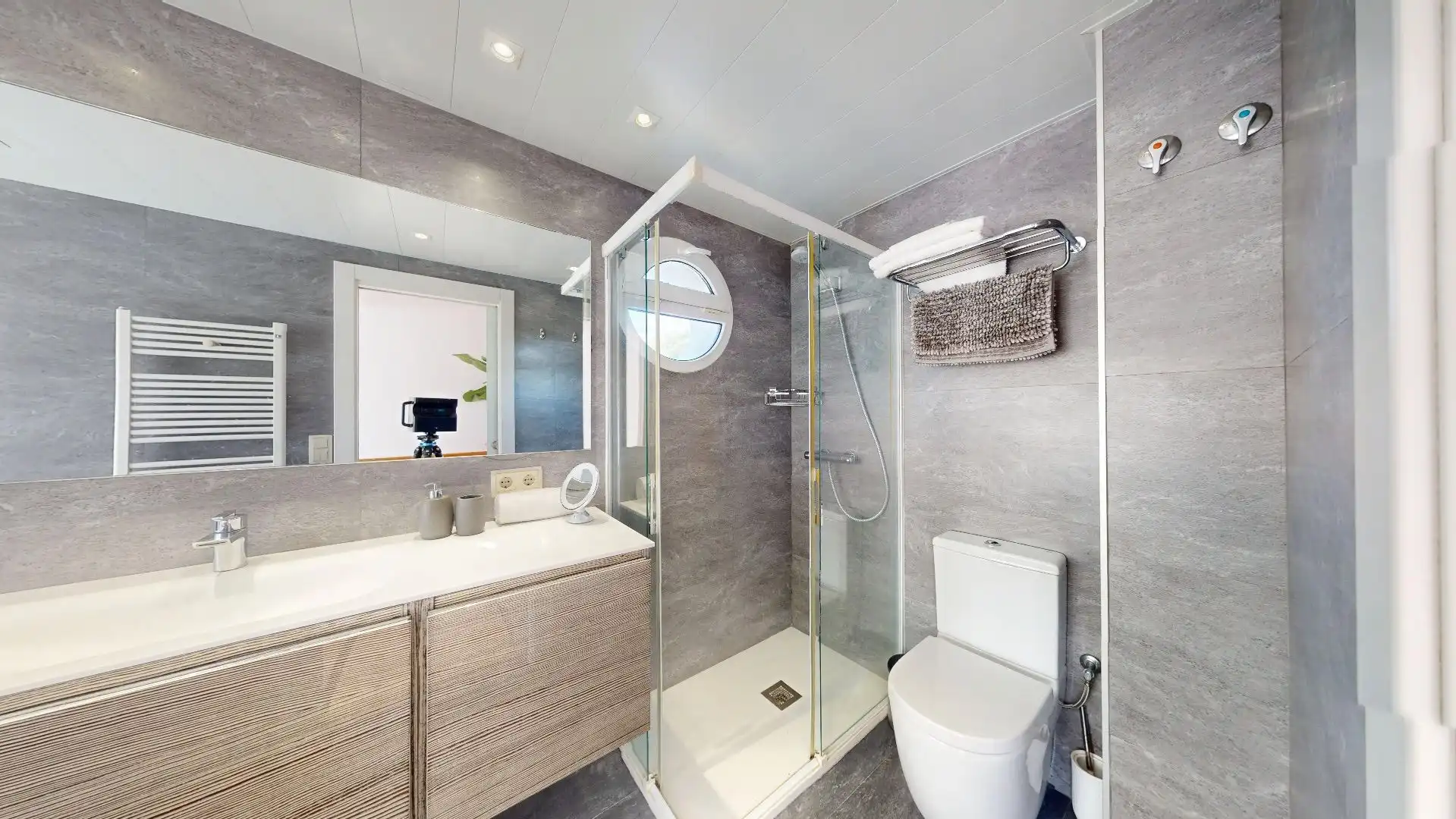 Baño de Casa adosada en venta en Castell d'Aro, Platja d'Aro i s'Agaró con Aire acondicionado, Calefacción y Jardín privado