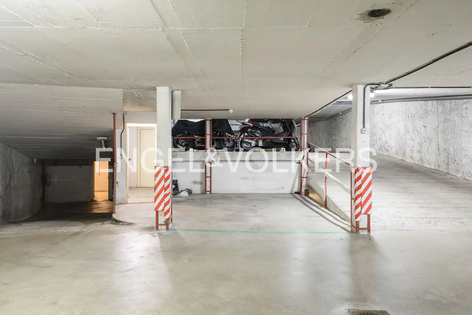 Parking de Ático en venta en Barcelona con Calefacción, Terraza y Balcón