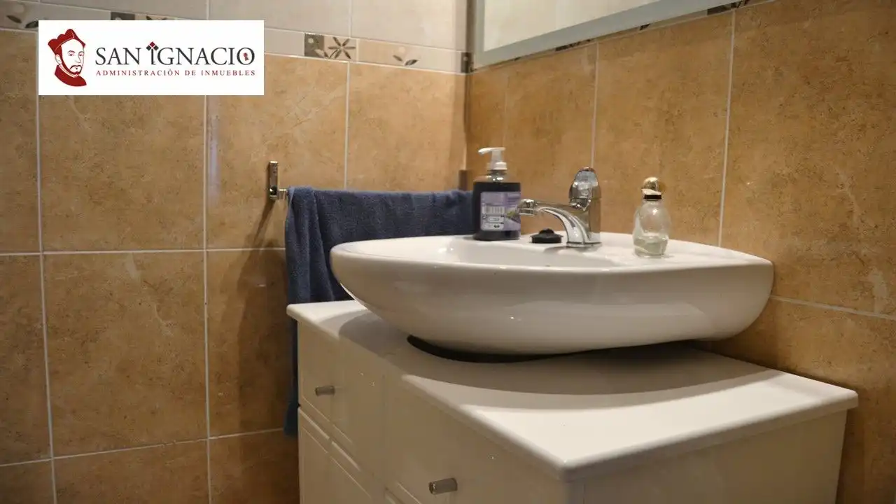 Bany de Pis en venda en Villarcayo de Merindad de Castilla la Vieja amb Terrassa i Moblat