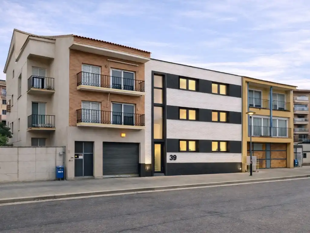 Flat with lift for sale in Calle Comtal