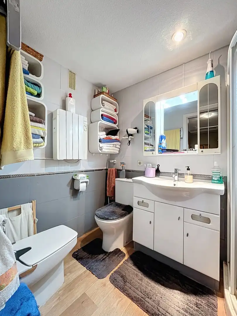 Badezimmer von Wohnung zum Verkauf in L'Alfàs del Pi mit Klimaanlage, Privatgarten und Schwimmbad