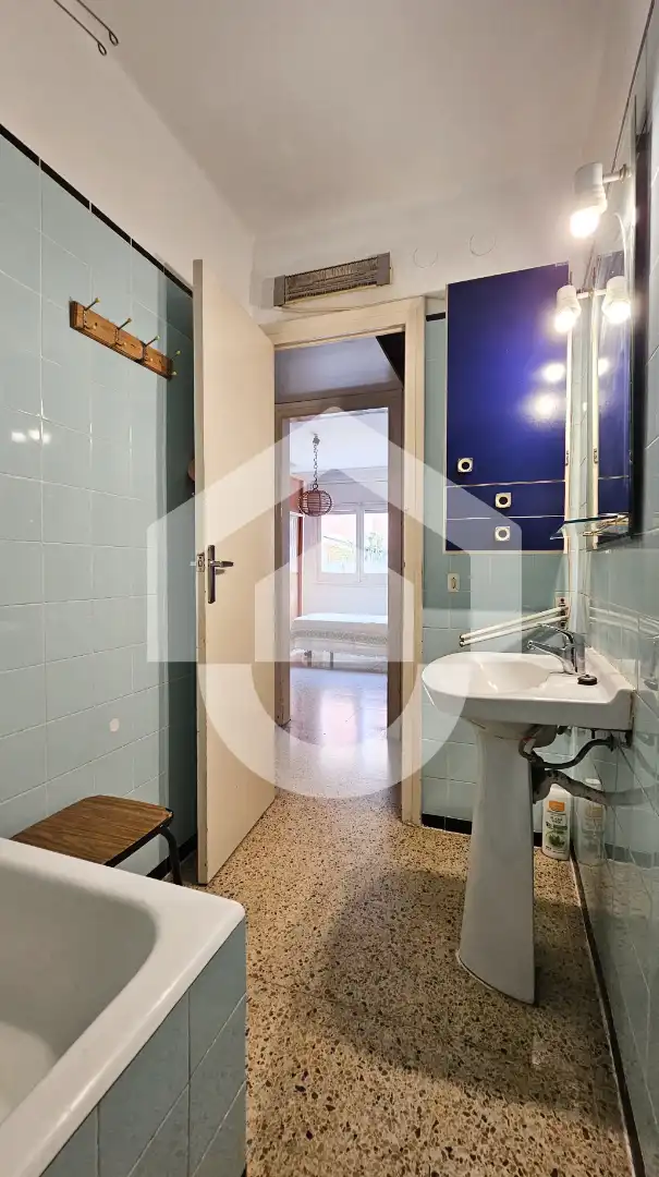 Badezimmer von Wohnung zum Verkauf in Barcelona mit Möbliert, Ofen und Balkon