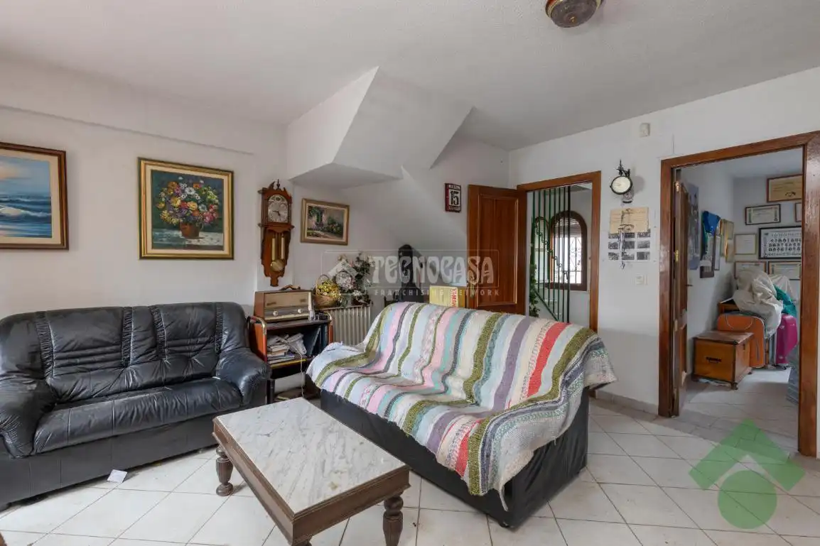 Sala de estar de Casa adosada en venta en Ogíjares con Aire acondicionado, Calefacción y Trastero
