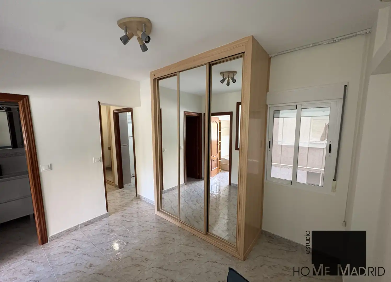Wohnung zur Miete in Calle de La Bañeza, Pilar