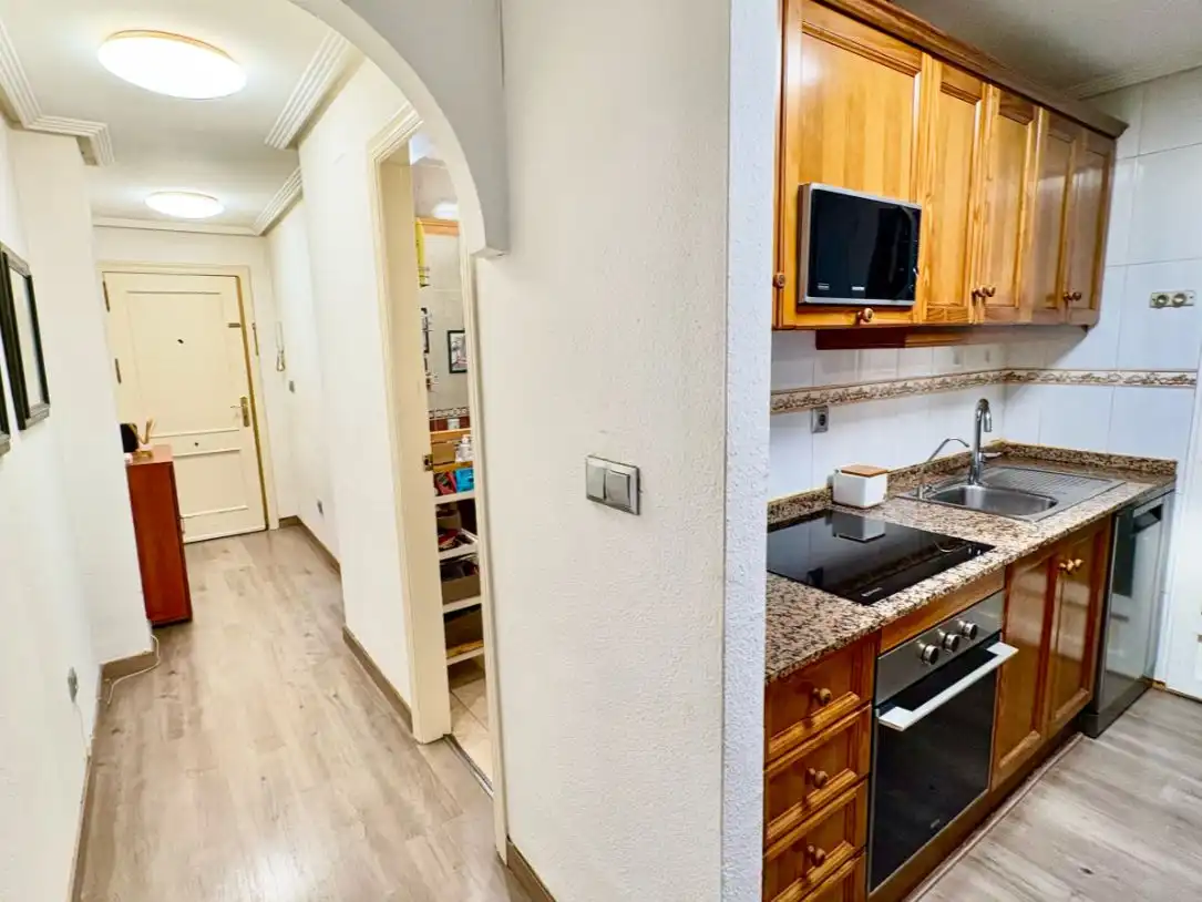 Cuina de Pis en venda en Torrevieja amb Aire condicionat i Balcó