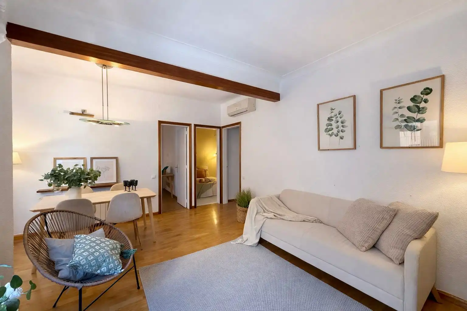 Sala de estar de Piso en venta en  Barcelona Capital con Calefacción, Parquet y Horno