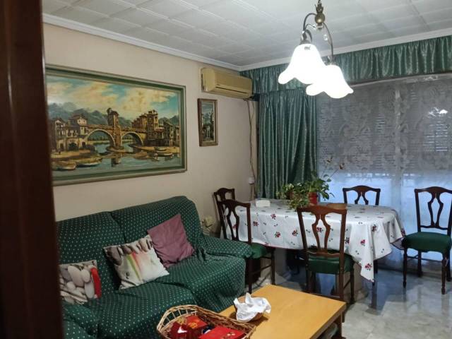 Piso en Venta en Calle Degà Ramón Arnau en Les Tendetes - Avenida Burjassot