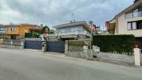 Vista exterior de Casa o xalet en venda en Carreño amb Calefacció, Terrassa i Traster