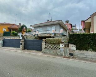 Vista exterior de Casa o xalet en venda en Carreño amb Calefacció, Terrassa i Traster