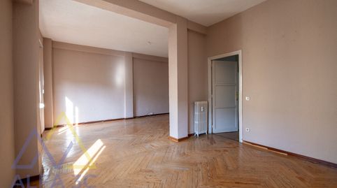 Foto 3 de Piso en venta en Niño Jesús, Madrid Capital