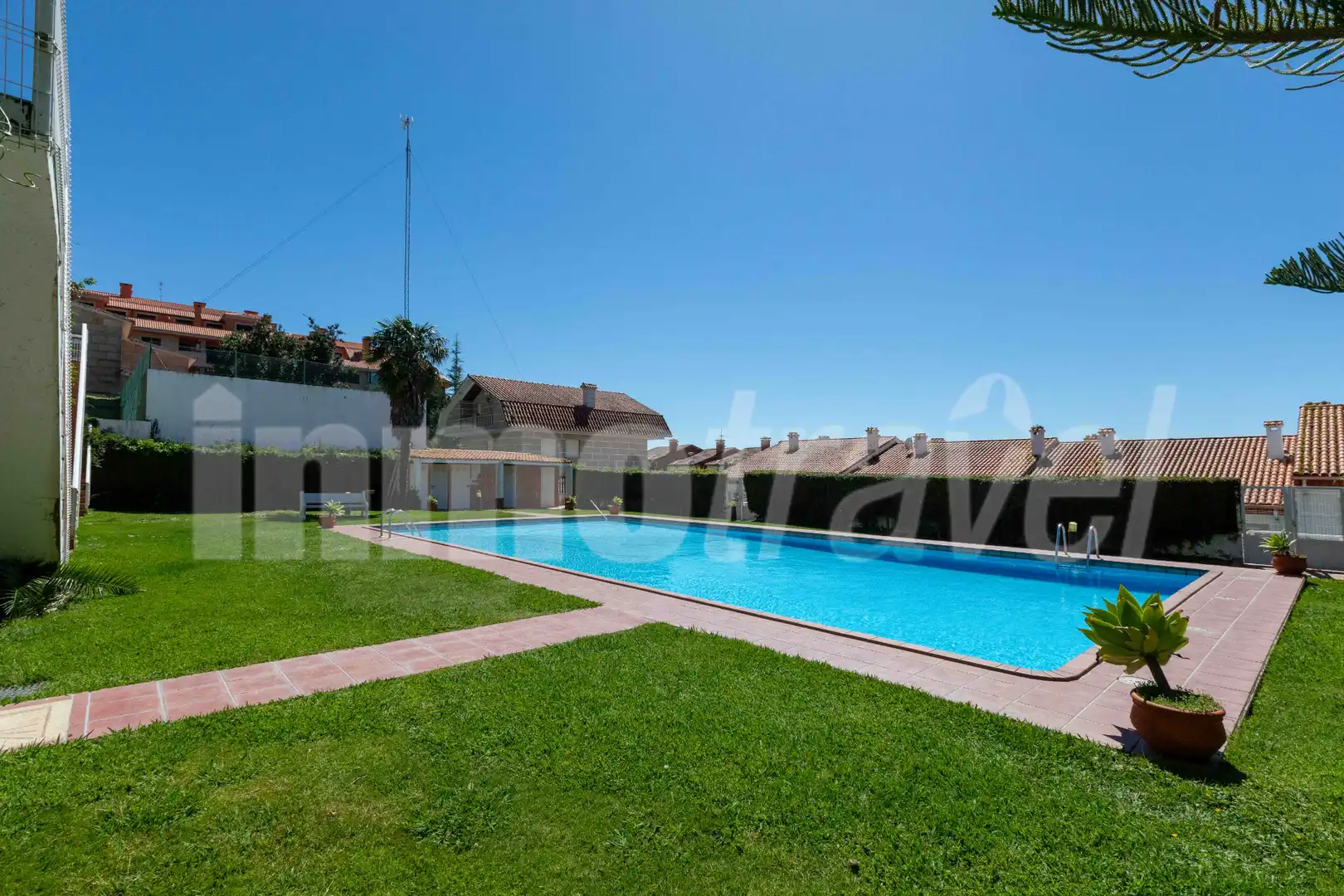 Piscina de Casa adosada de lloguer en Sanxenxo amb Jardí privat, Terrassa i Moblat