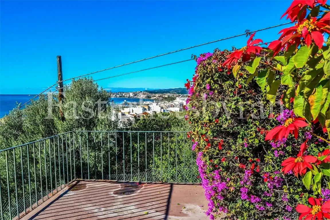 Vista exterior de Casa o chalet en venta en Vélez-Málaga con Jardín privado, Terraza y Piscina