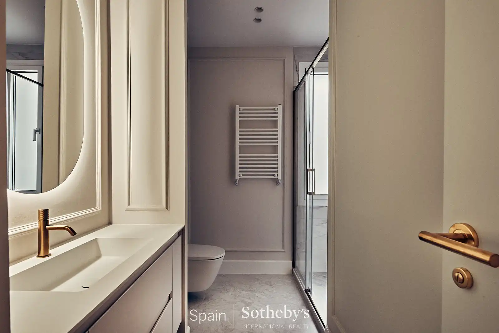 Bany de Apartament en venda en Madrid amb Aire condicionat