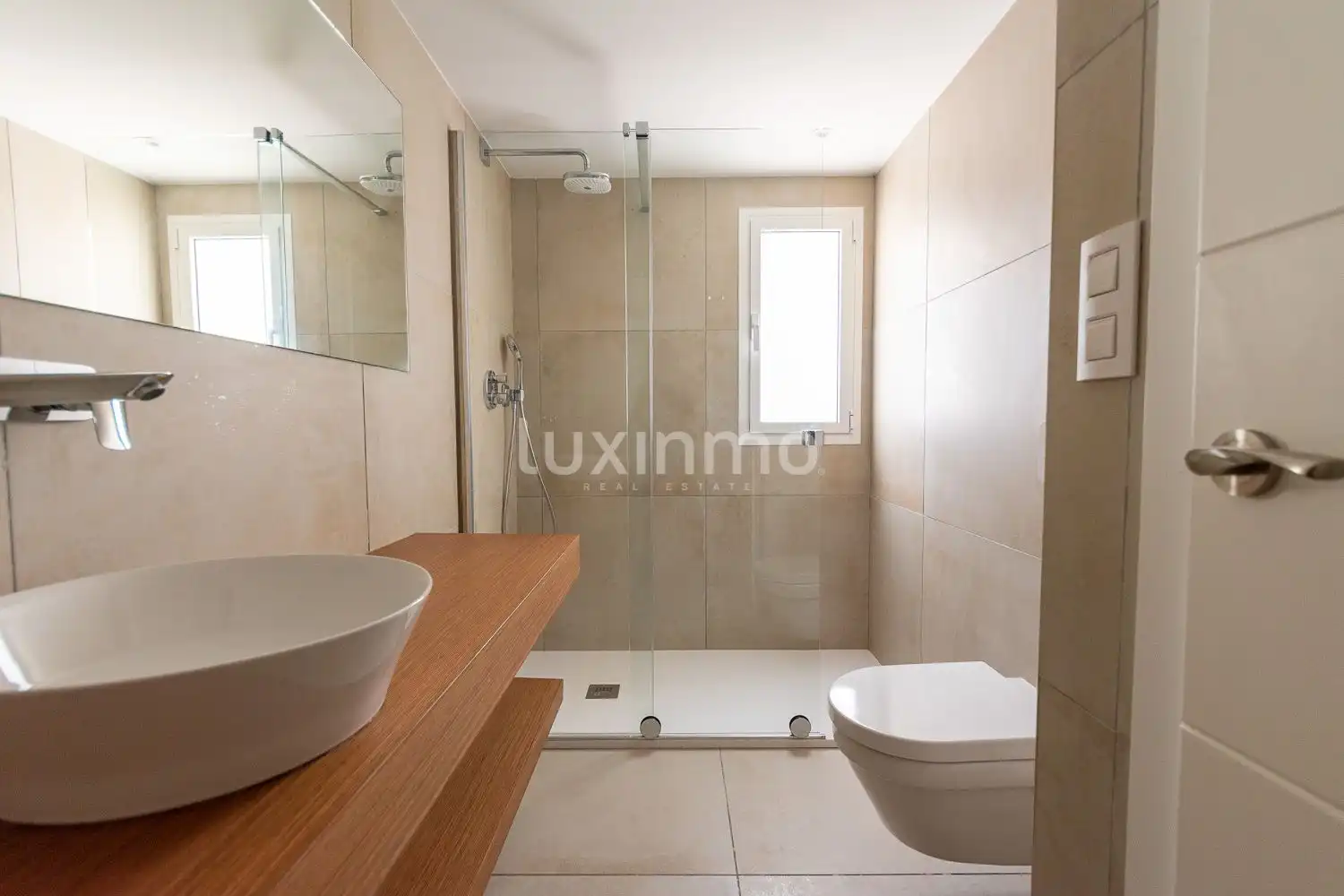Baño de Ático en venta en Sant Josep de sa Talaia con Aire acondicionado, Calefacción y Jardín privado