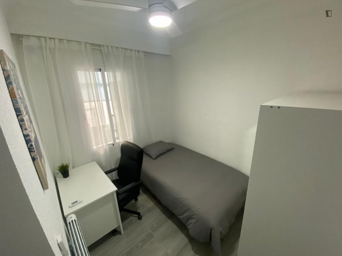 Bedroom of Apartment to share in  Madrid Capital  with Heating, Furnished and Microwave