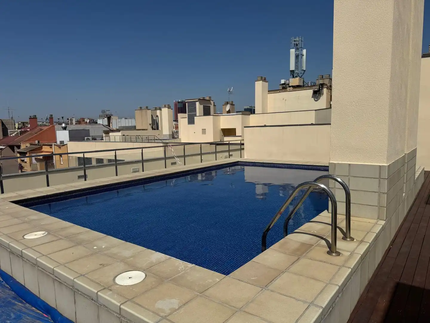 Piscina de Loft de lloguer en Barcelona amb Aire condicionat, Moblat i Balcó