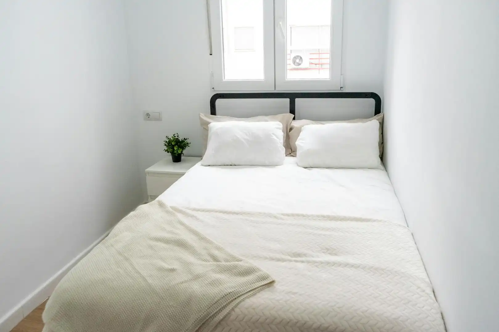 Dormitori de Pis per a compartir en  Sevilla Capital amb Aire condicionat, Moblat i Rentadora