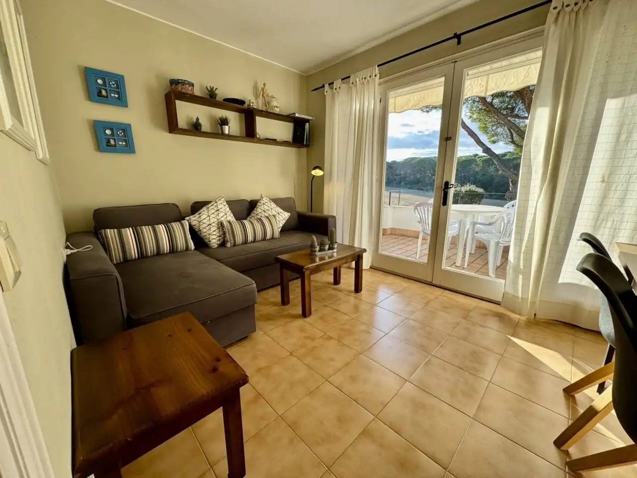 Sala de estar de Piso en venta en Palafrugell con Calefacción, Terraza y Amueblado