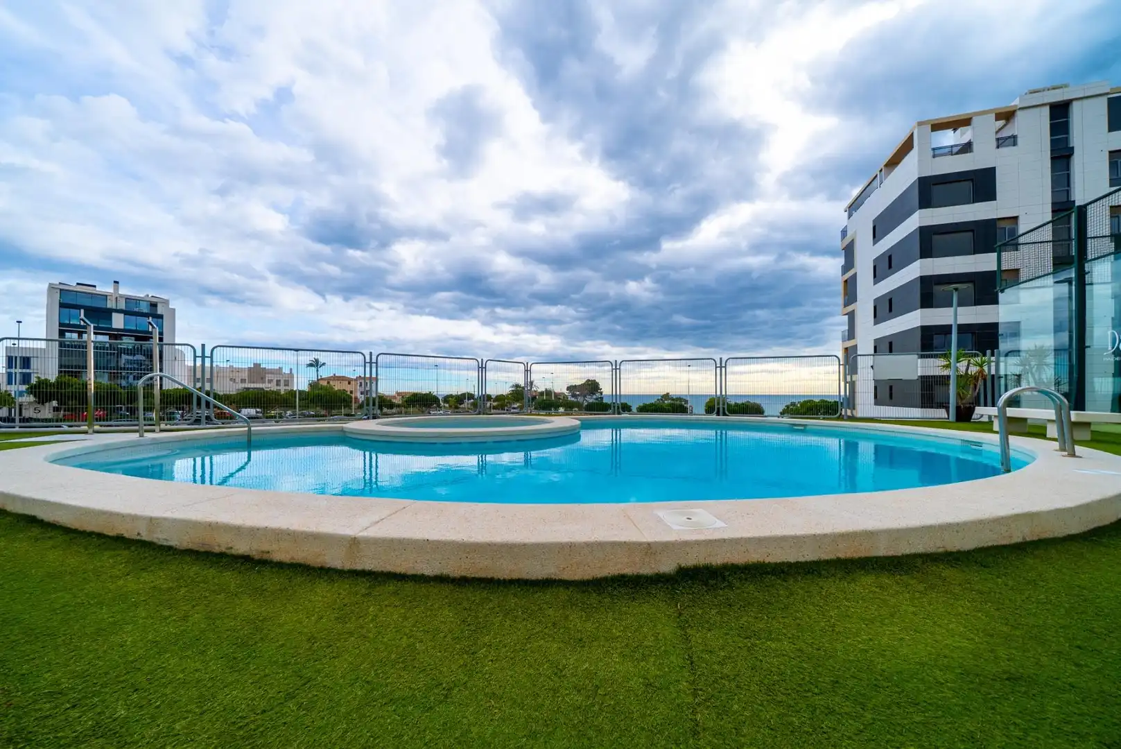 Piscina de Apartamento en venta en Villajoyosa / La Vila Joiosa con Aire acondicionado, Trastero y Amueblado