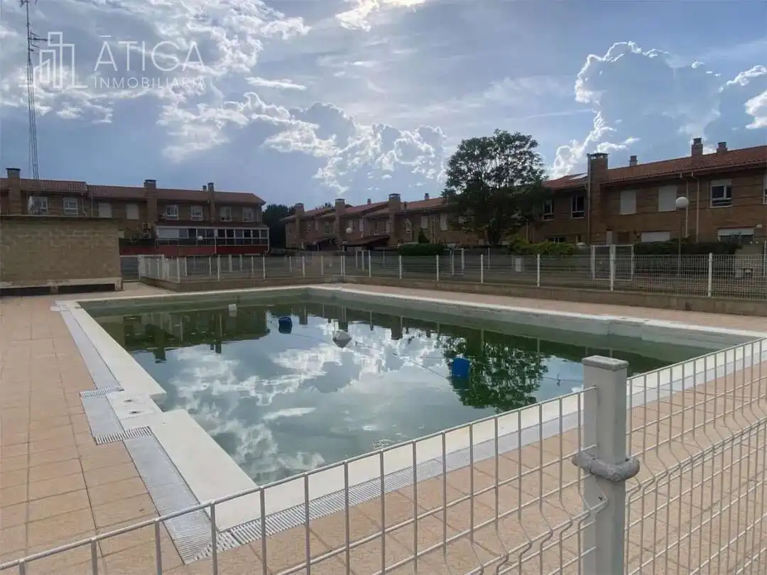 Adossat amb piscina de lloguer a Monterrubio de Armuña, imagen 22
