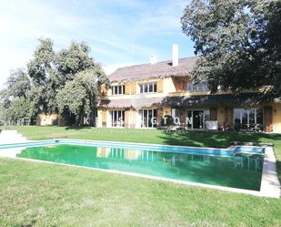 Jardí de Casa o xalet de lloguer en Ciudalcampo amb Terrassa, Piscina i Balcó