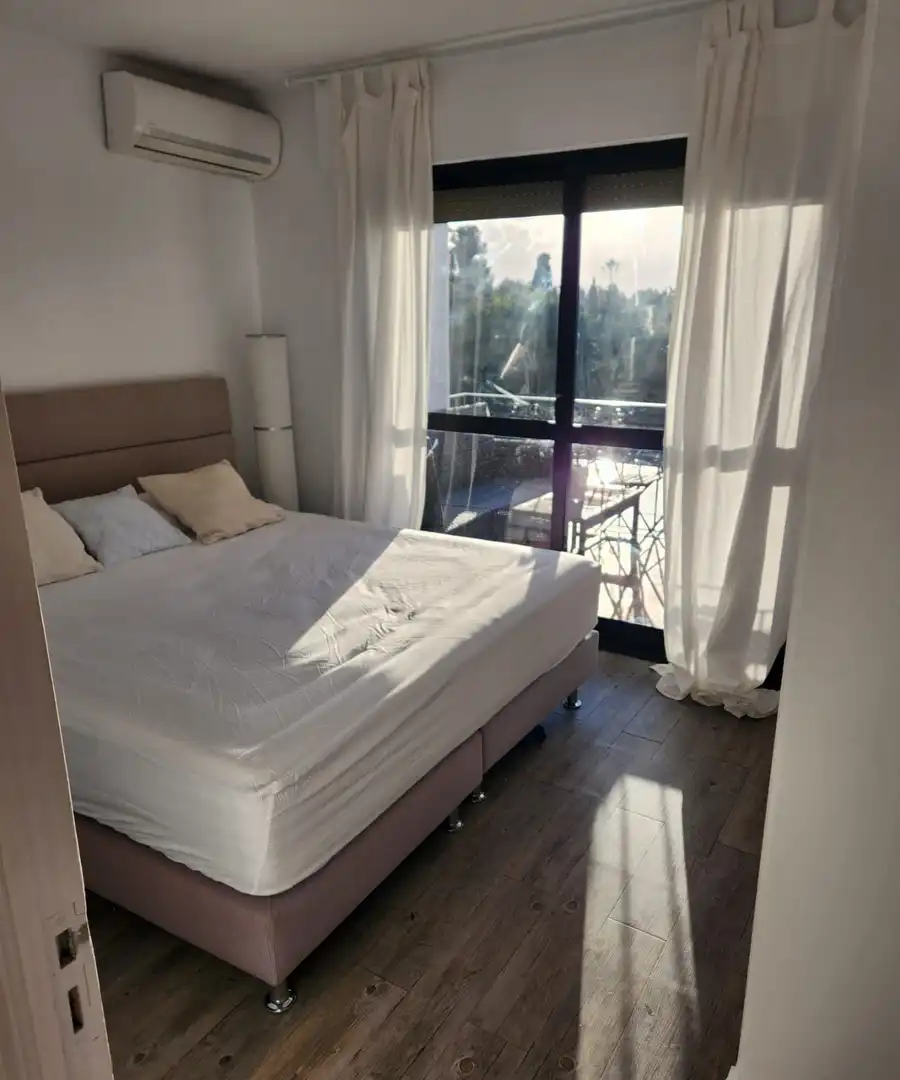 Habitación de Ático de alquiler en Estepona con Aire acondicionado, Amueblado y Se aceptan mascotas