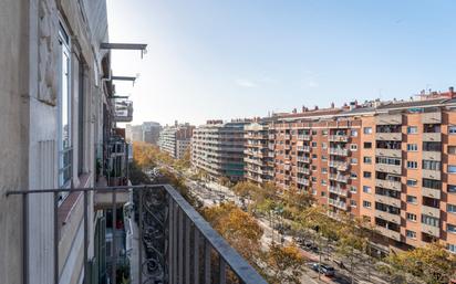 Vista exterior de Pis en venda en  Barcelona Capital amb Aire condicionat, Calefacció i Forn