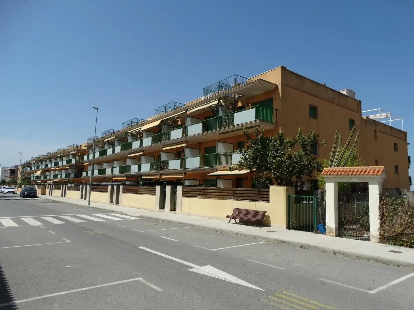 Außenansicht von Wohnungen zum Verkauf in Amposta mit Klimaanlage, Heizung und Terrasse