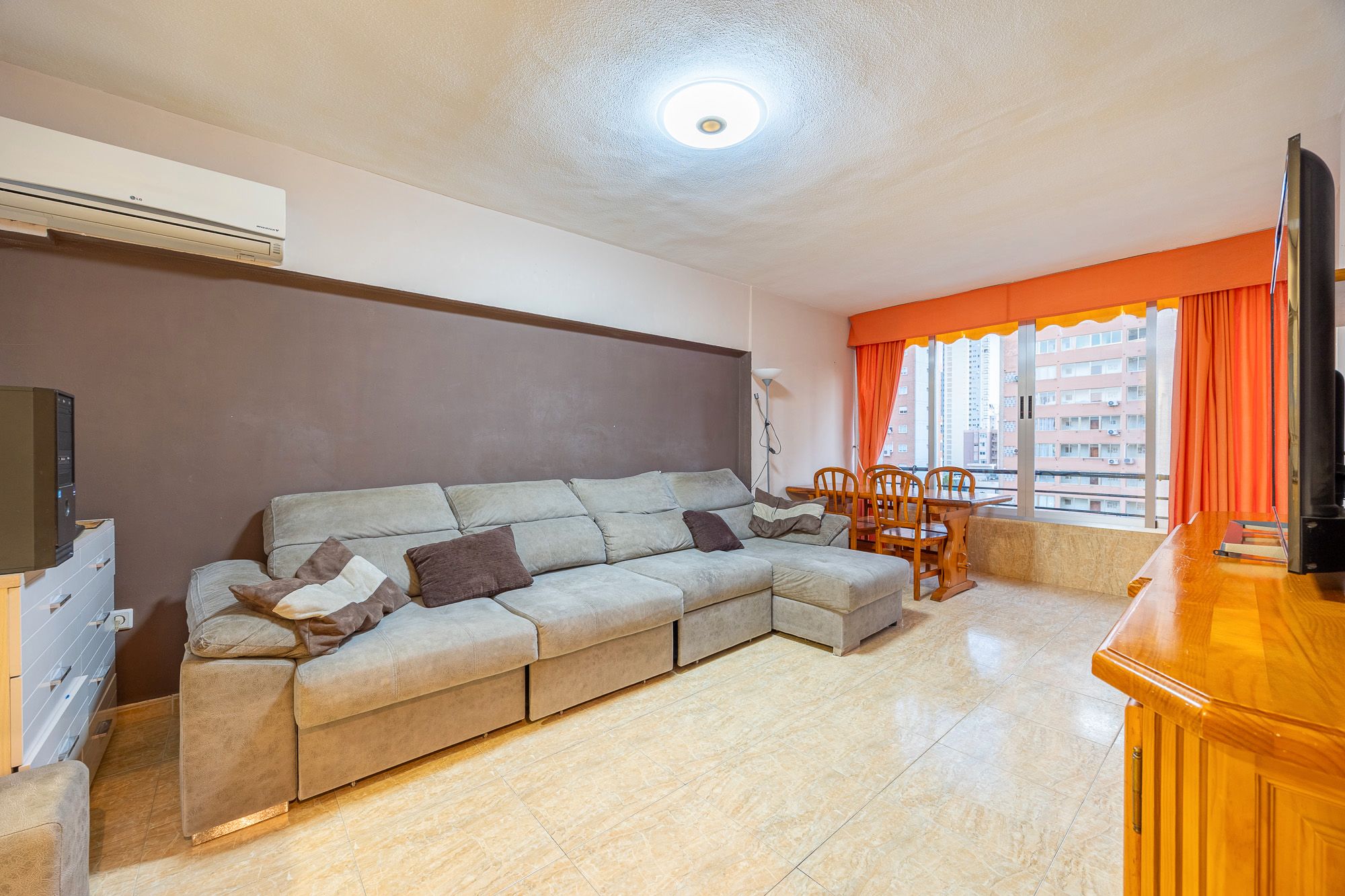 Living room of Apartment for sale in Benidorm  with Swimming Pool, Furnished and Community pool