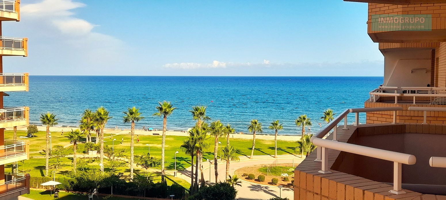 Vista exterior de Pis en venda en Oropesa del Mar / Orpesa amb Aire condicionat, Jardí privat i Terrassa