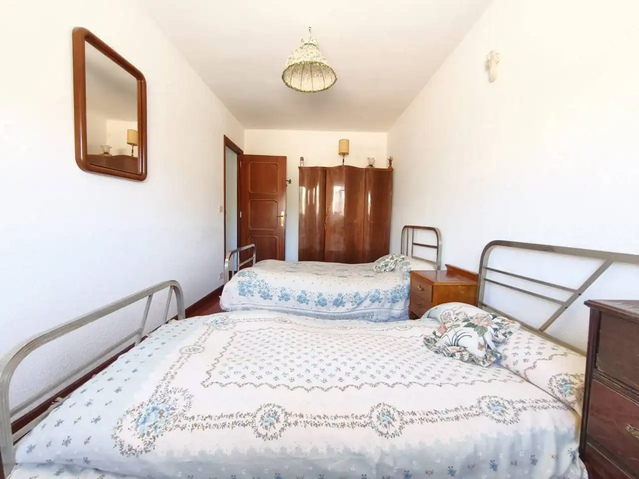 Bedroom of Houses for sale in Pedrosa de Río Úrbel  with Heating and Parquet flooring