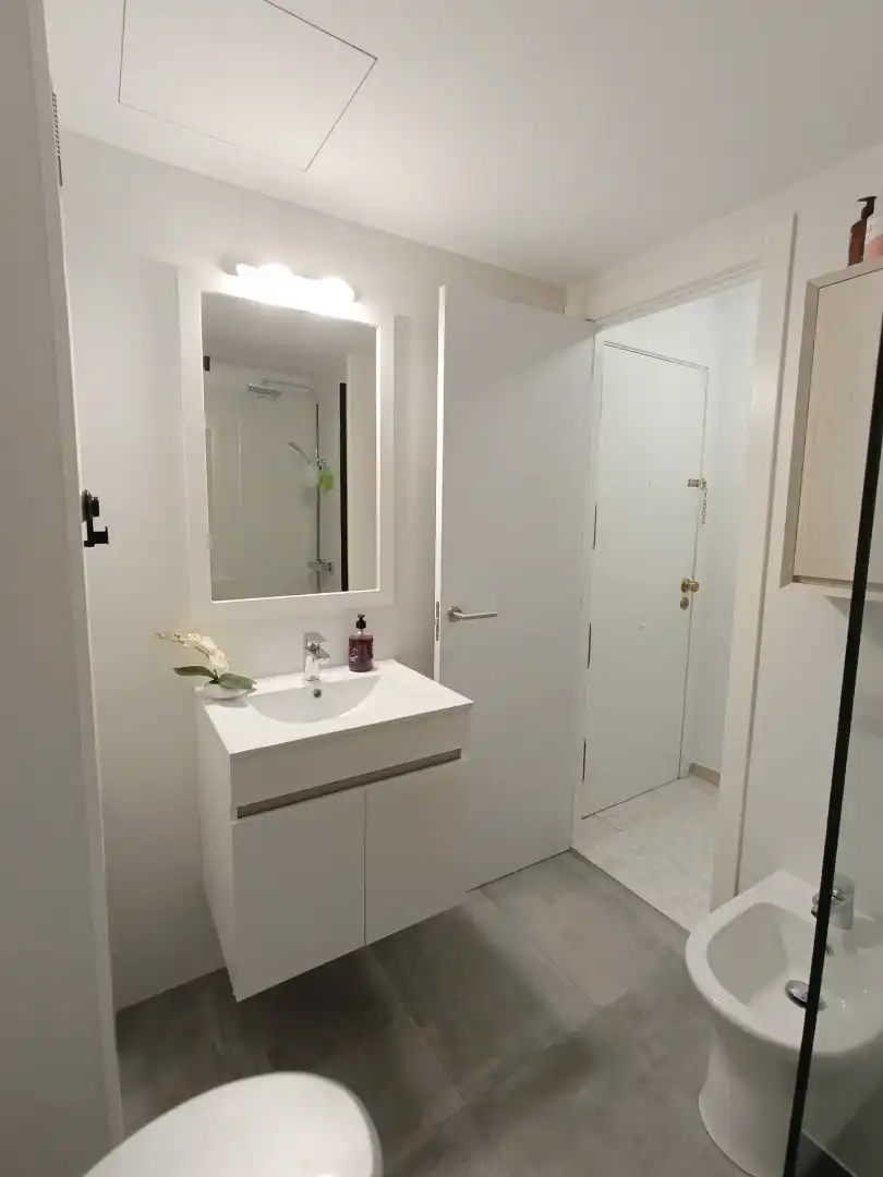 Badezimmer von Wohnung zum Verkauf in Salou mit Klimaanlage, Möbliert und Ofen
