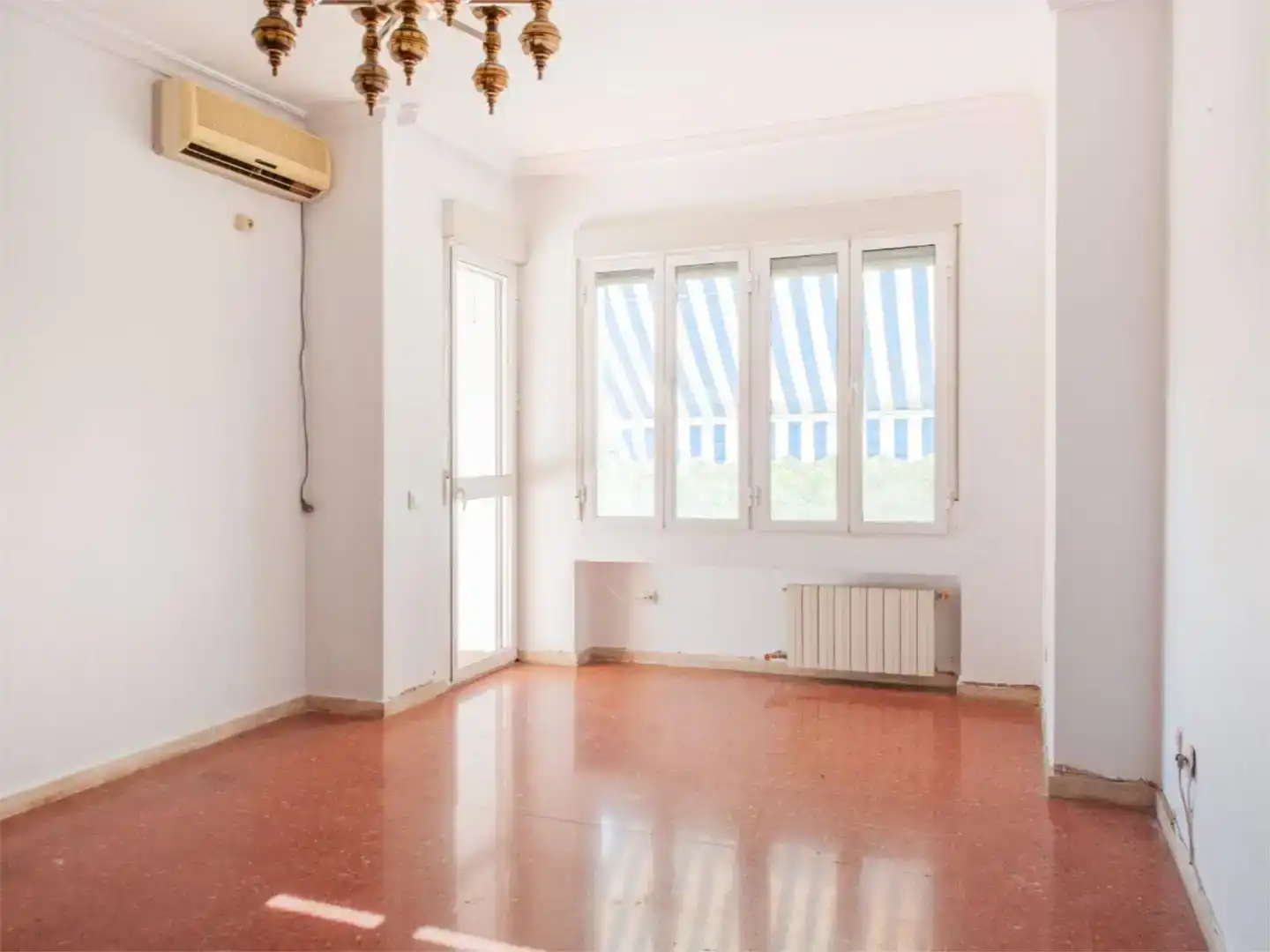 Sala d'estar de Pis en venda en Sevilla amb Aire condicionat i Balcó