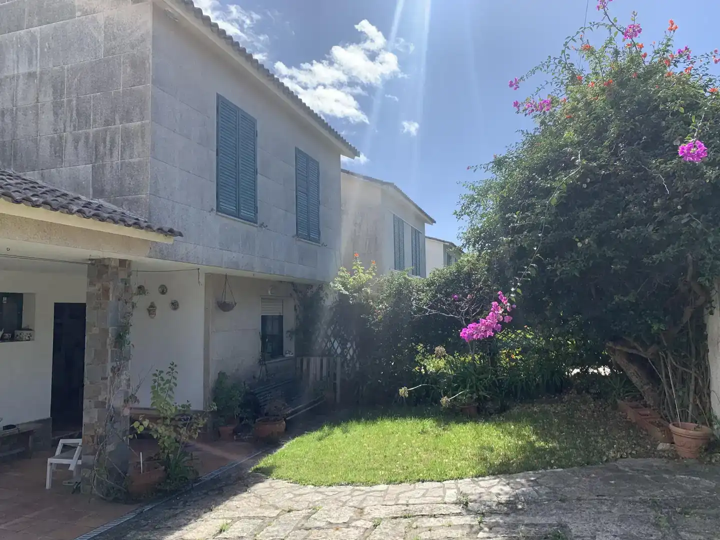 Vista exterior de Casa o xalet en venda en O Grove   amb Jardí privat, Parquet i Traster