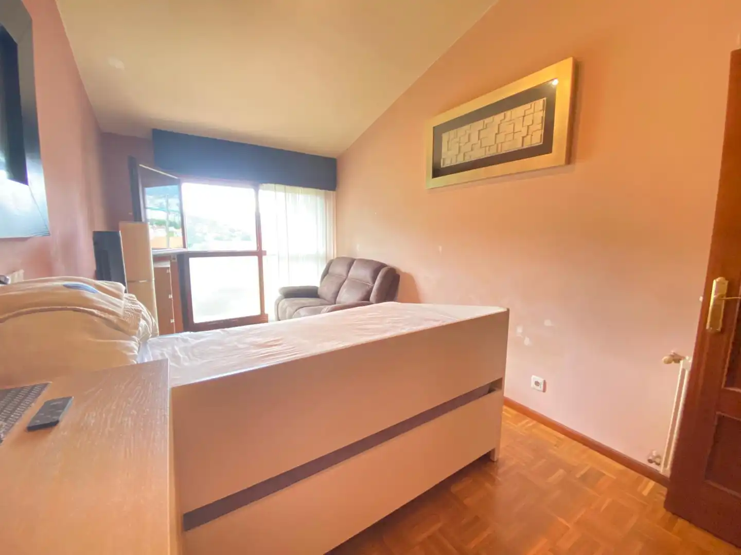Habitación de Casa o chalet en venta en Castro-Urdiales con Calefacción y Piscina comunitaria