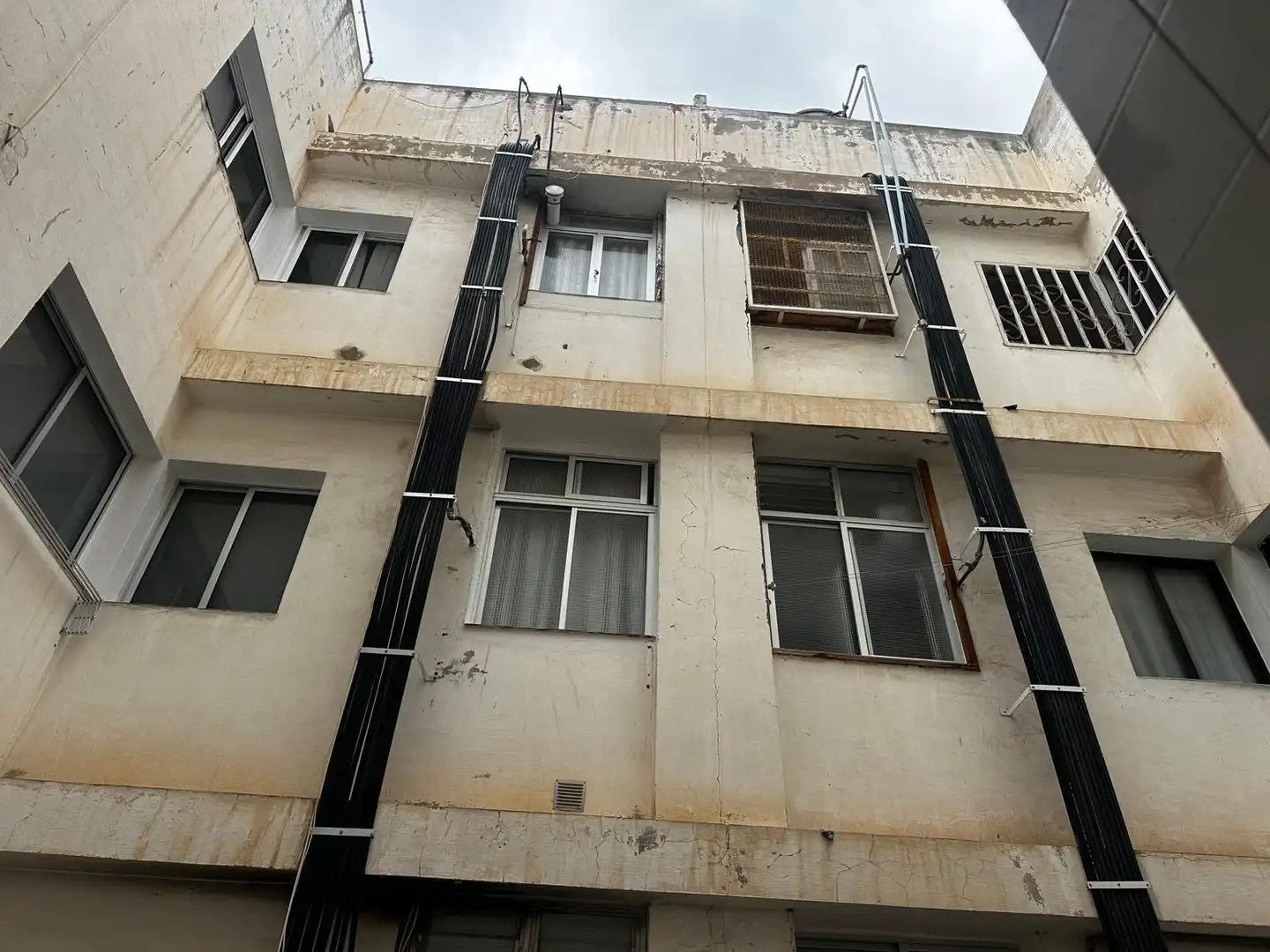 Vista exterior de Pis en venda en Las Palmas de Gran Canaria amb Balcó i Alarma