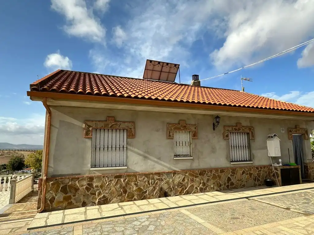 Vista exterior de Casa o xalet en venda en Magacela amb Jardí privat, Terrassa i Piscina