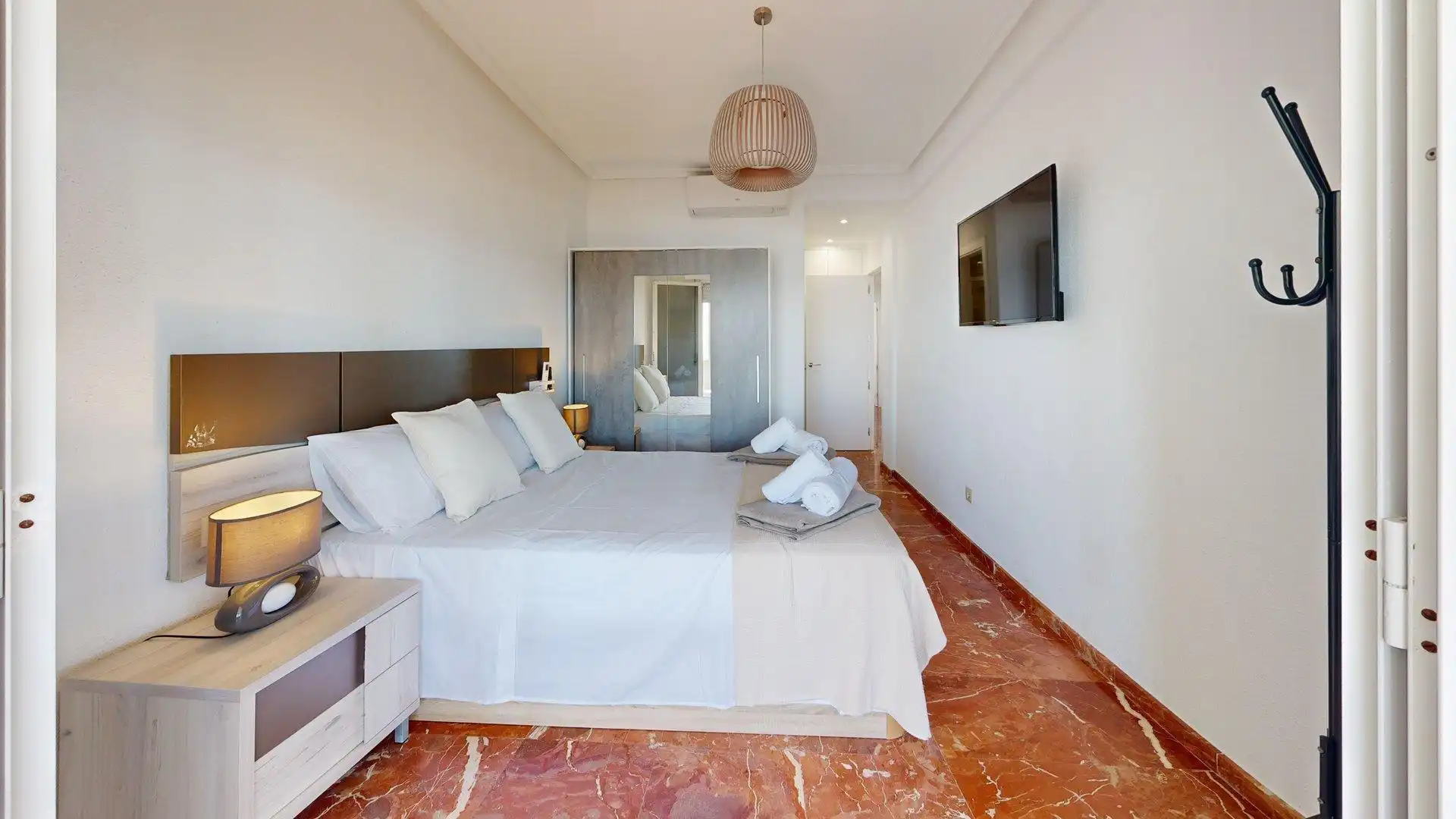 Dormitori de Apartament de lloguer en Elche / Elx amb Aire condicionat, Jardí privat i Terrassa