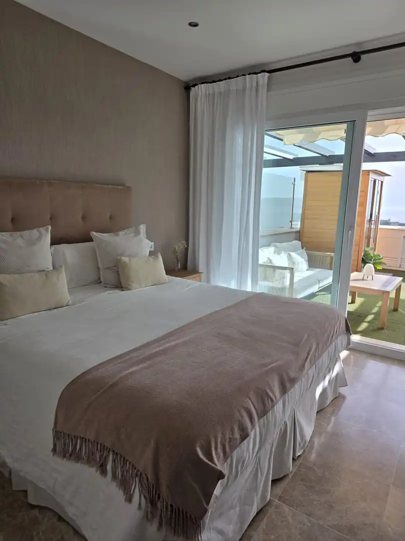 Dormitori de Casa o xalet en venda en Marbella amb Jardí privat, Terrassa i Traster