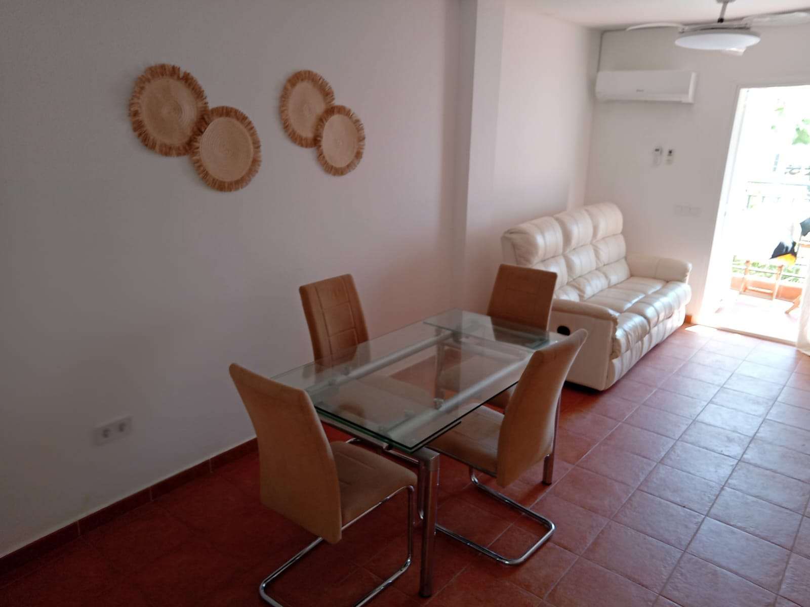 Menjador de Apartament per a compartir en Vera amb Aire condicionat, Terrassa i Moblat