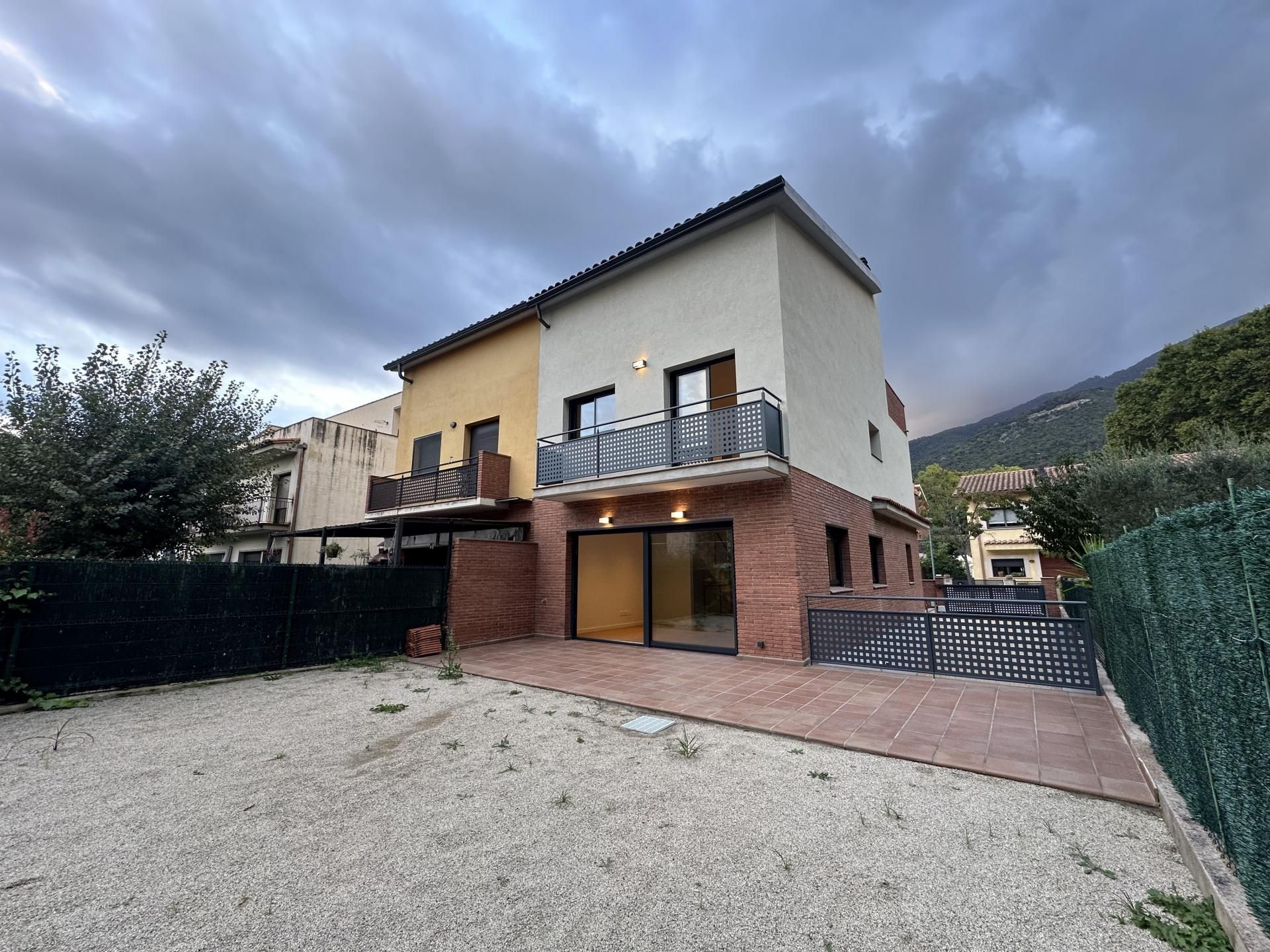 Vista exterior de Casa adosada en venta en Gualba con Calefacción, Terraza y Horno