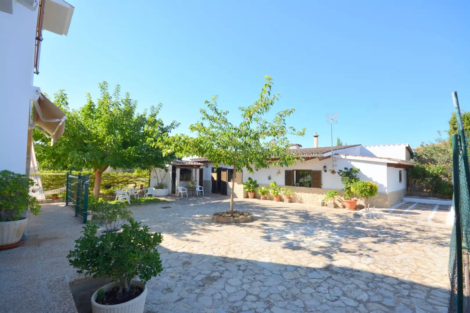 Vista exterior de Casa o xalet en venda en Marratxí amb Aire condicionat, Calefacció i Jardí privat