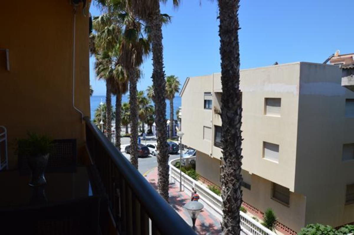 Vista exterior de Apartament de lloguer en Almuñécar amb Aire condicionat, Terrassa i Moblat