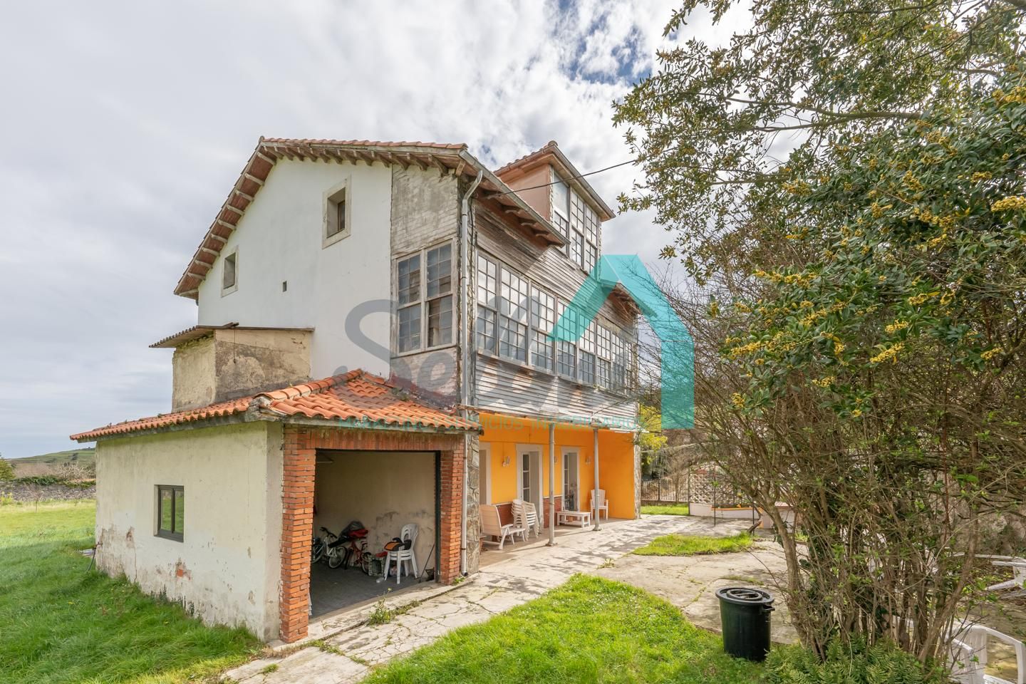 Vista exterior de Casa o chalet en venta en Castrillón con Jardín privado y Parquet